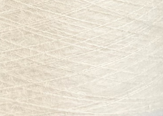 Manifattura Sesia Art. Vivienne 850 m / 100 g – Garn aus Kid Mohair und Maulbeerseide col. Elfenbein 0080